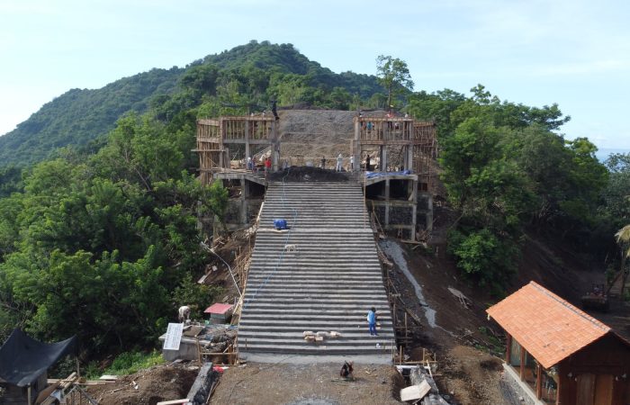 Candi Gapura Sanghyang Ambu Bugbug Menyapa Karangasem